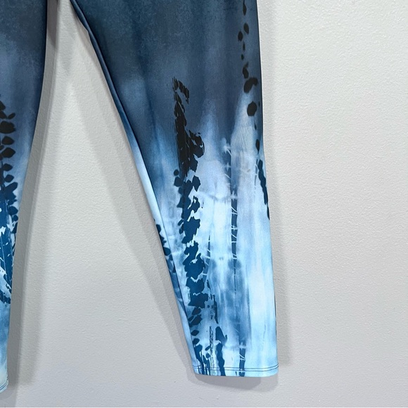 Onzie graphic tie dye midi crop leggings‎ size 1X - Picture 5 of 11